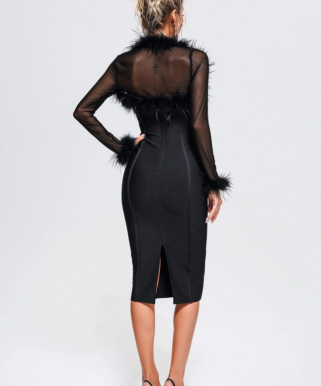 Vestido com jaqueta de tule