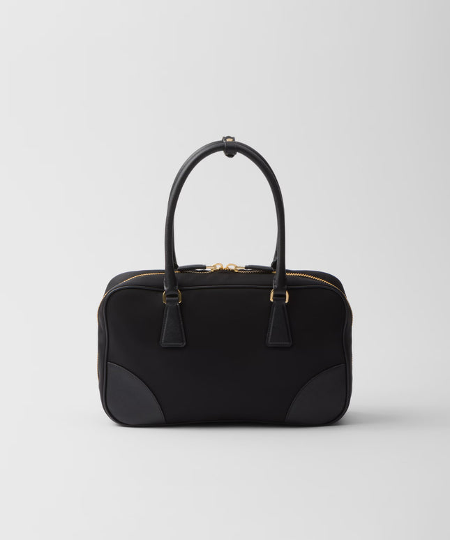 Bolsa de Mão Preta em Re-Nylon com Alça
