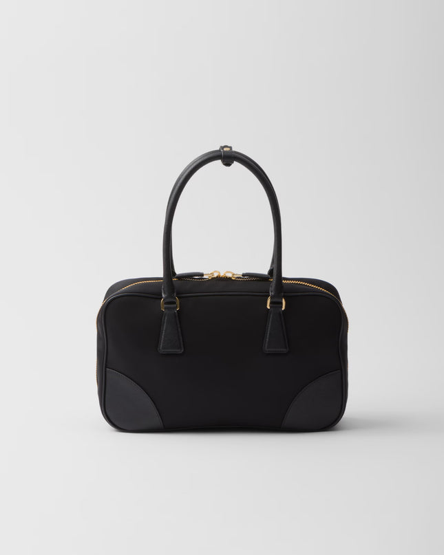 Bolsa de Mão Preta em Re-Nylon com Alça