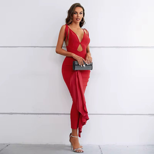 Vestido com decote profundo e drapeado