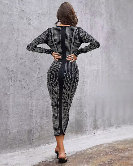 Robe avec desconte em V et juste avec des lantejoulas preto et cintrées