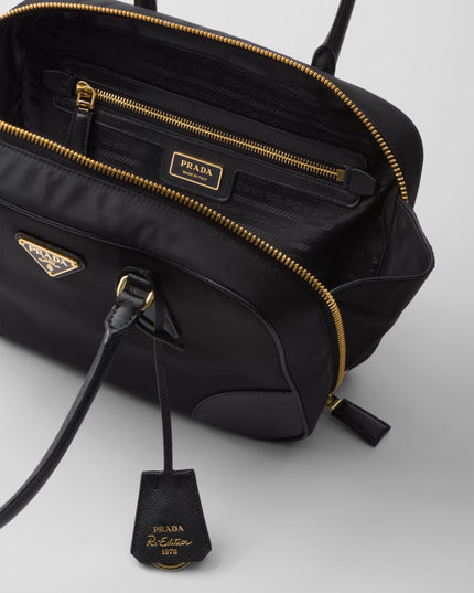 Bolsa de Mão Preta em Re-Nylon com Alça