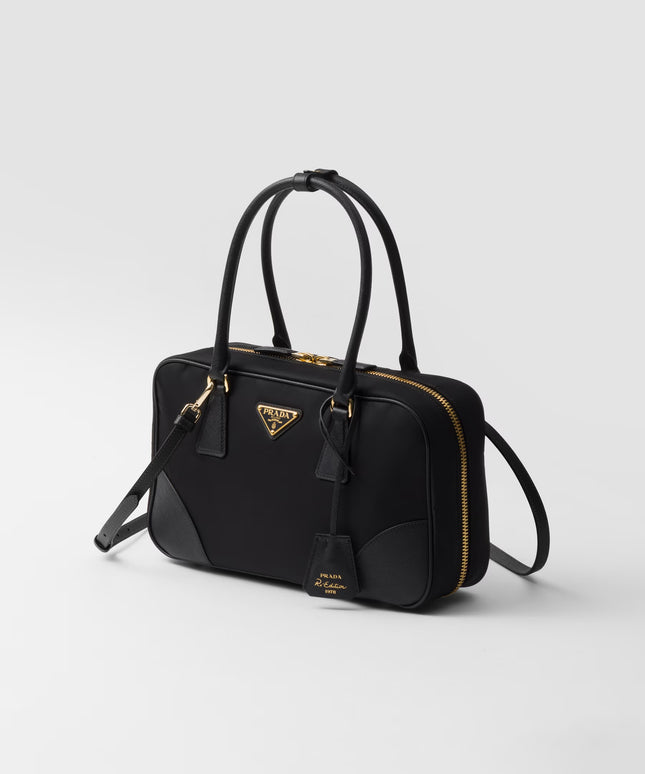 Bolsa de Mão Preta em Re-Nylon com Alça