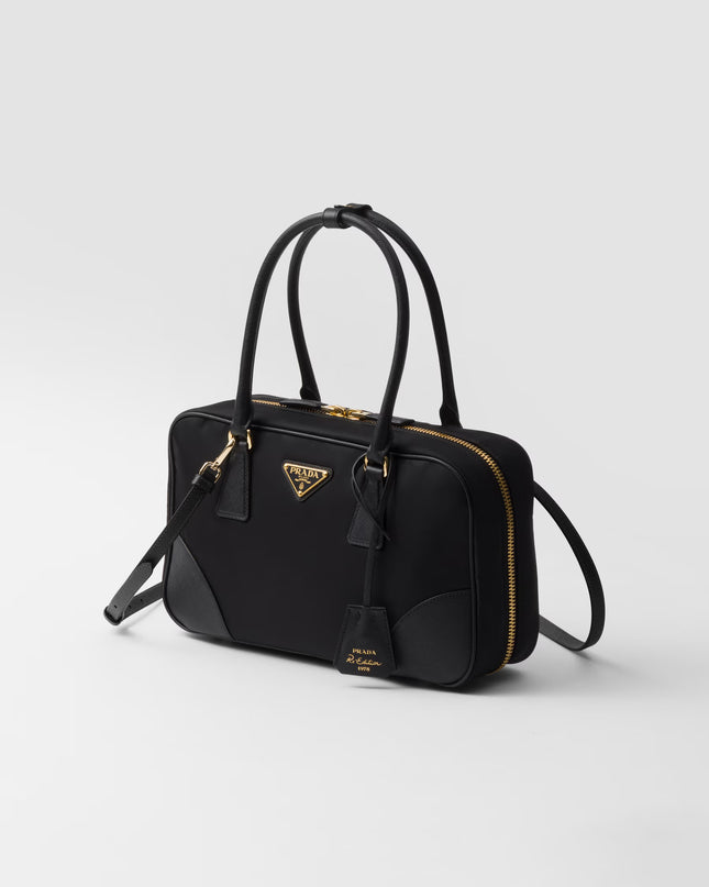 Bolsa de Mão Preta em Re-Nylon com Alça