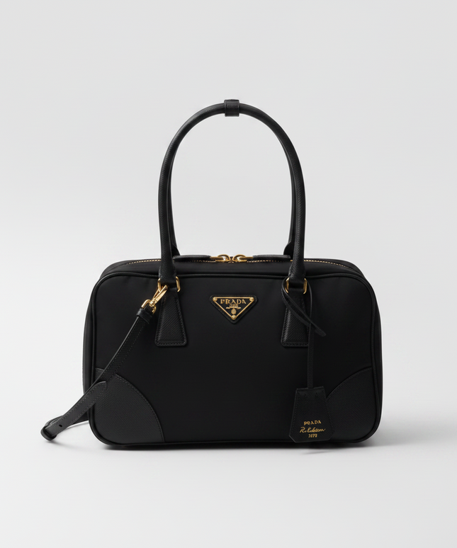 Bolsa de Mão Preta em Re-Nylon com Alça