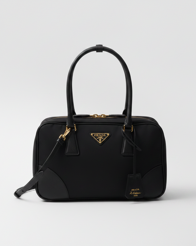 Bolsa de Mão Preta em Re-Nylon com Alça