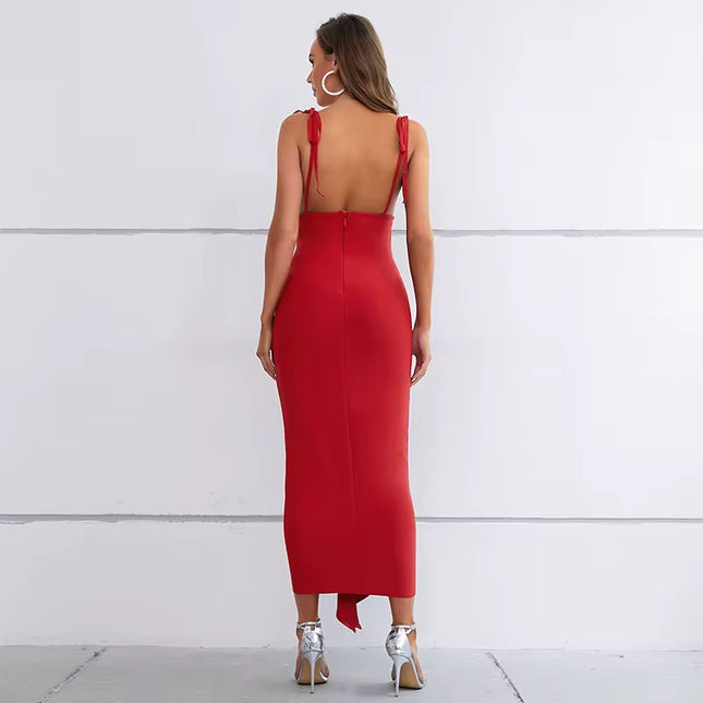 Vestido com decote profundo e drapeado