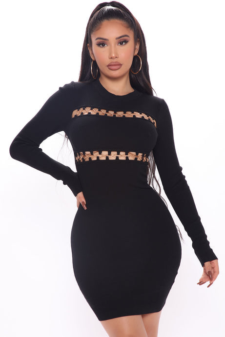 Vestido Mini Preto com Faixas Douradas