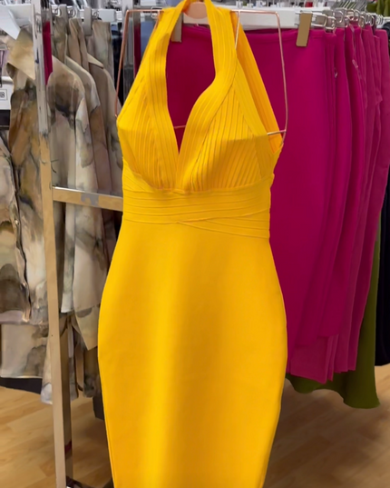 Vestido com decote em V