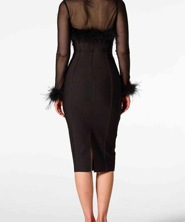 Vestido com jaqueta de tule