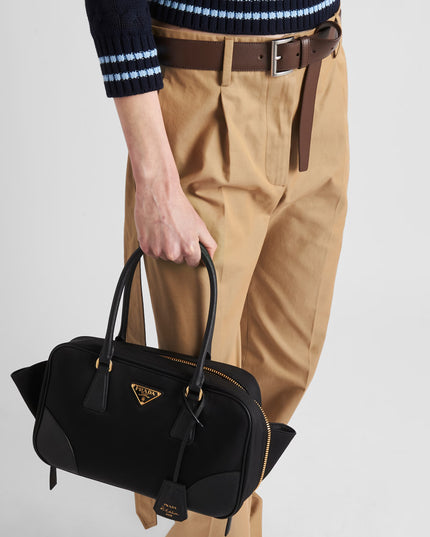 Bolsa de Mão Preta em Re-Nylon com Alça